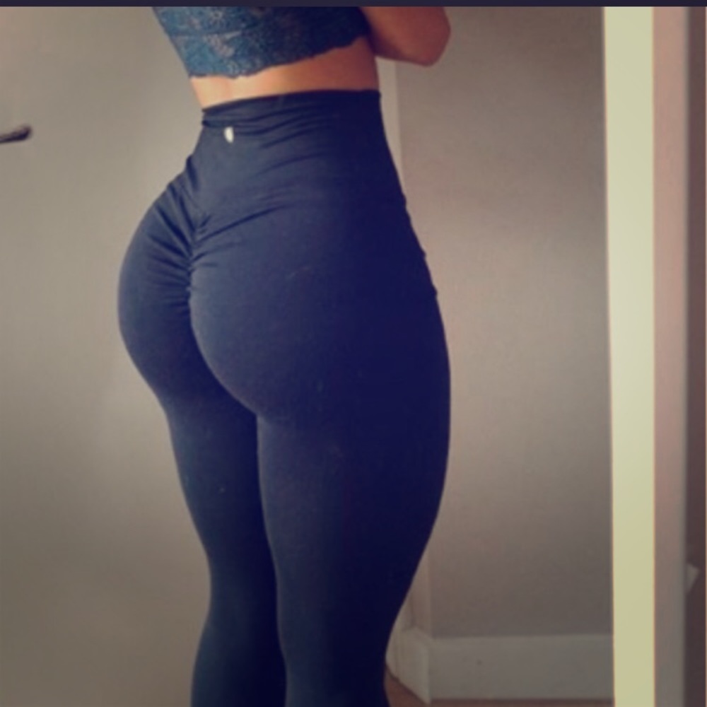 Peachee Scrunch Butt leggings